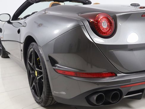 Used 2018 Ferrari California T image 40