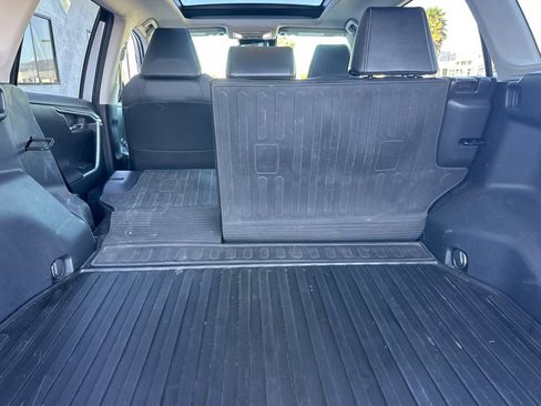 Used 2022 Toyota RAV4 Limited image 17