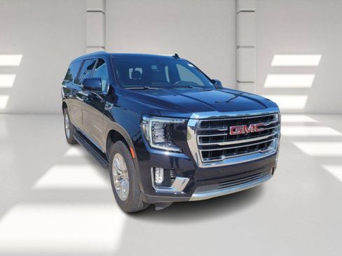 Used 2021 GMC Yukon XL SLT w/ SLT Premium Package image 3