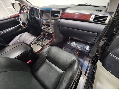 Used 2015 Lexus LX 570 4WD w/ Luxury Package image 14