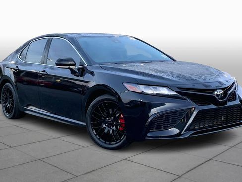 Used 2024 Toyota Camry SE image 3