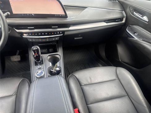 Used 2025 Cadillac XT4 Premium Luxury w/ Technology Package FWD image 18