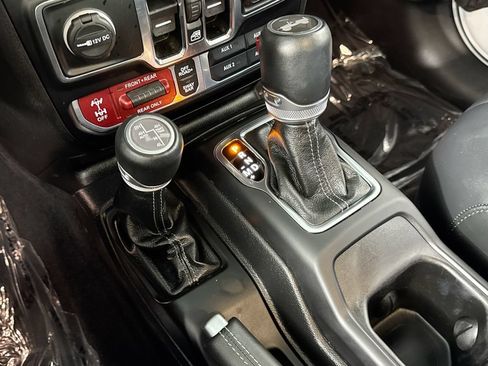 Used 2024 Jeep Wrangler Unlimited Rubicon 4xe AWD/4WD image 29