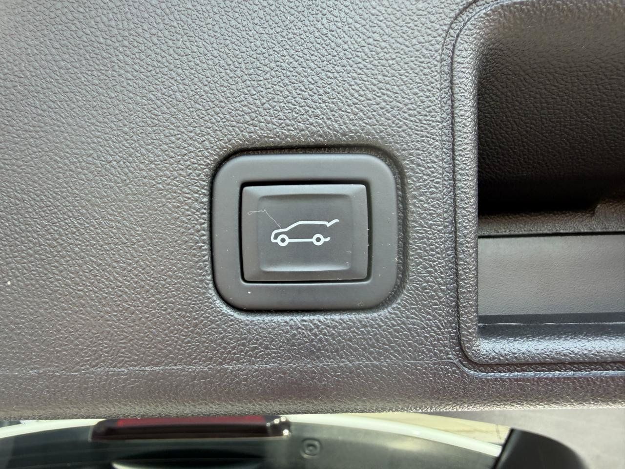 Used 2024 GMC Terrain SLT w/ Tech Package AWD/4WD image 7