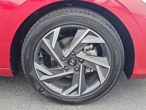 Used 2025 Hyundai Elantra Sport image 9