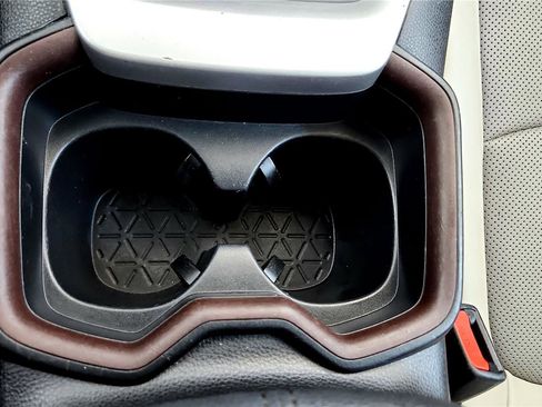 Used 2019 Toyota RAV4 Limited image 34