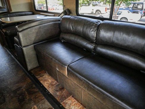 Used 2014 Ford F550 2WD Regular Cab Super Duty image 23