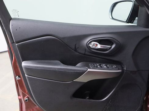 Used 2020 Jeep Cherokee Latitude Plus w/ Comfort/Convenience Group image 20