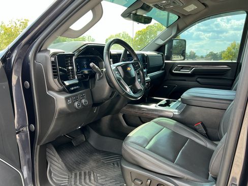 Used 2024 Chevrolet Silverado 2500 LTZ w/ LTZ Convenience Package AWD/4WD image 10