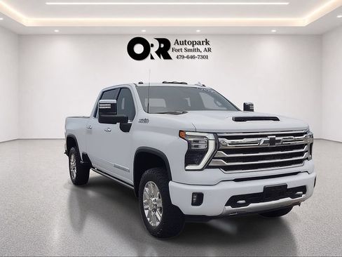 Used 2024 Chevrolet Silverado 2500 High Country w/ High Country Premium Package AWD/4WD image 1