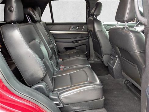 Used 2019 Ford Explorer XLT w/ Equipment Group 202A image 21