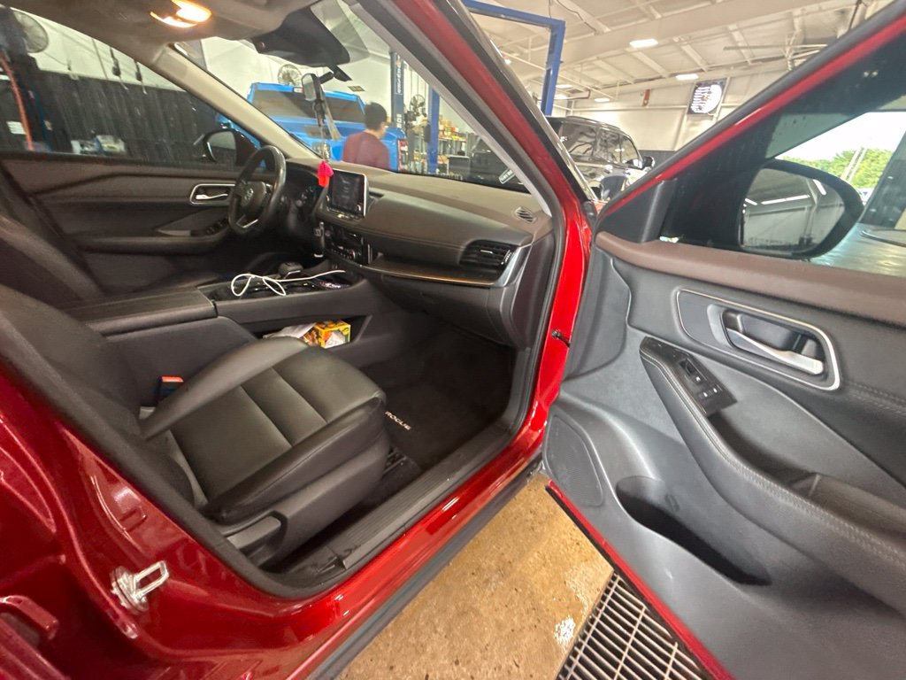 Used 2021 Nissan Rogue SV w/ Premium Package FWD image 12
