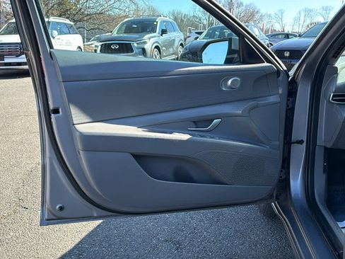 Used 2023 Hyundai Elantra SEL image 11