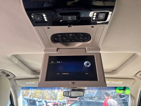 Used 2015 Cadillac Escalade Premium image 35