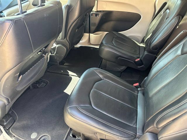 Used 2022 Chrysler Pacifica Touring-L FWD image 17
