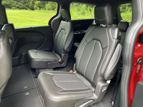 New 2026 Chrysler Pacifica Select image 19