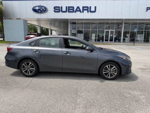 Used 2022 Kia Forte LXS w/ LXS Technology Package FWD image 2