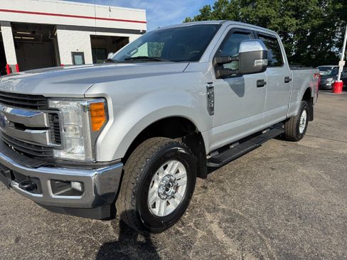 Used 2017 Ford F250 XLT w/ FX4 Off-Road Package AWD/4WD image 9