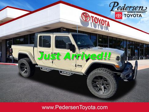 Used 2022 Jeep Gladiator Sport AWD/4WD image 1