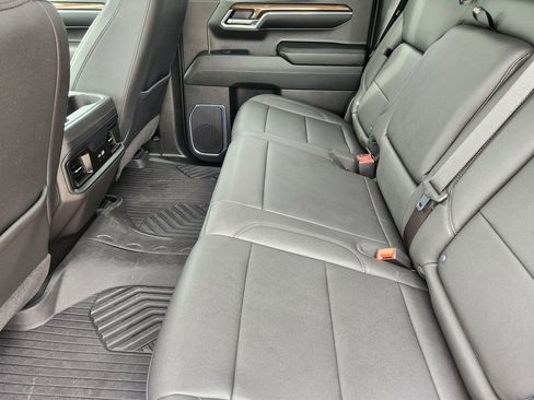 Used 2024 Chevrolet Silverado 1500 LT Trail Boss w/ Convenience Package II image 28