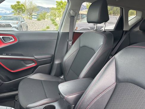 Certified 2023 Kia Soul GT-Line image 7
