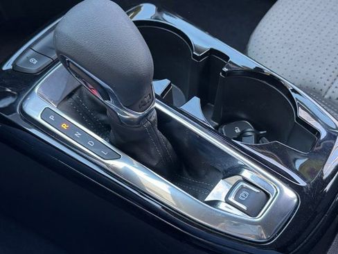 Used 2025 Chevrolet Trax LT w/ LT Convenience Package image 25