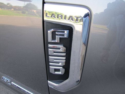 Used 2022 Ford F250 Lariat w/ Lariat Value Package AWD/4WD image 27