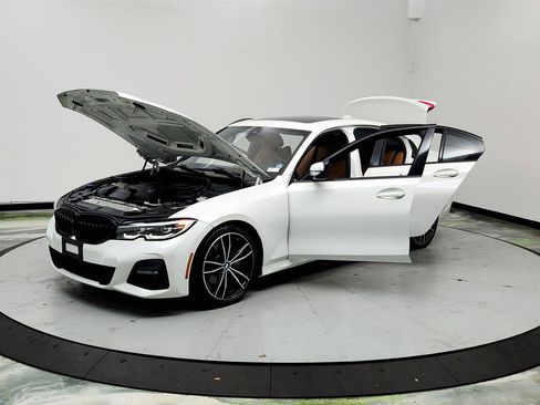 Used 2020 BMW 330i Sedan w/ M Sport Package RWD image 9