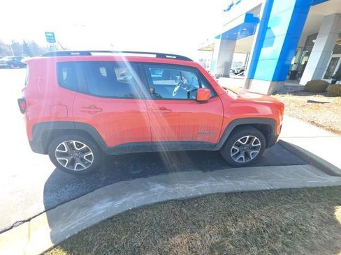 Used 2017 Jeep Renegade Latitude w/ Cold Weather Group image 9