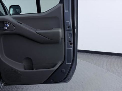 Used 2018 Nissan Frontier SV AWD/4WD image 17