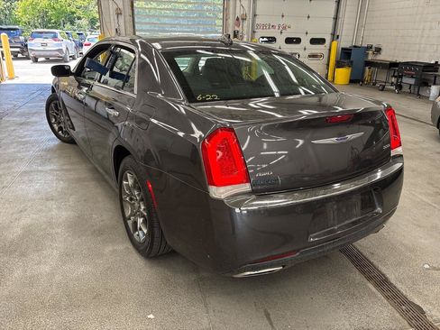 Used 2019 Chrysler 300 Limited AWD/4WD image 3
