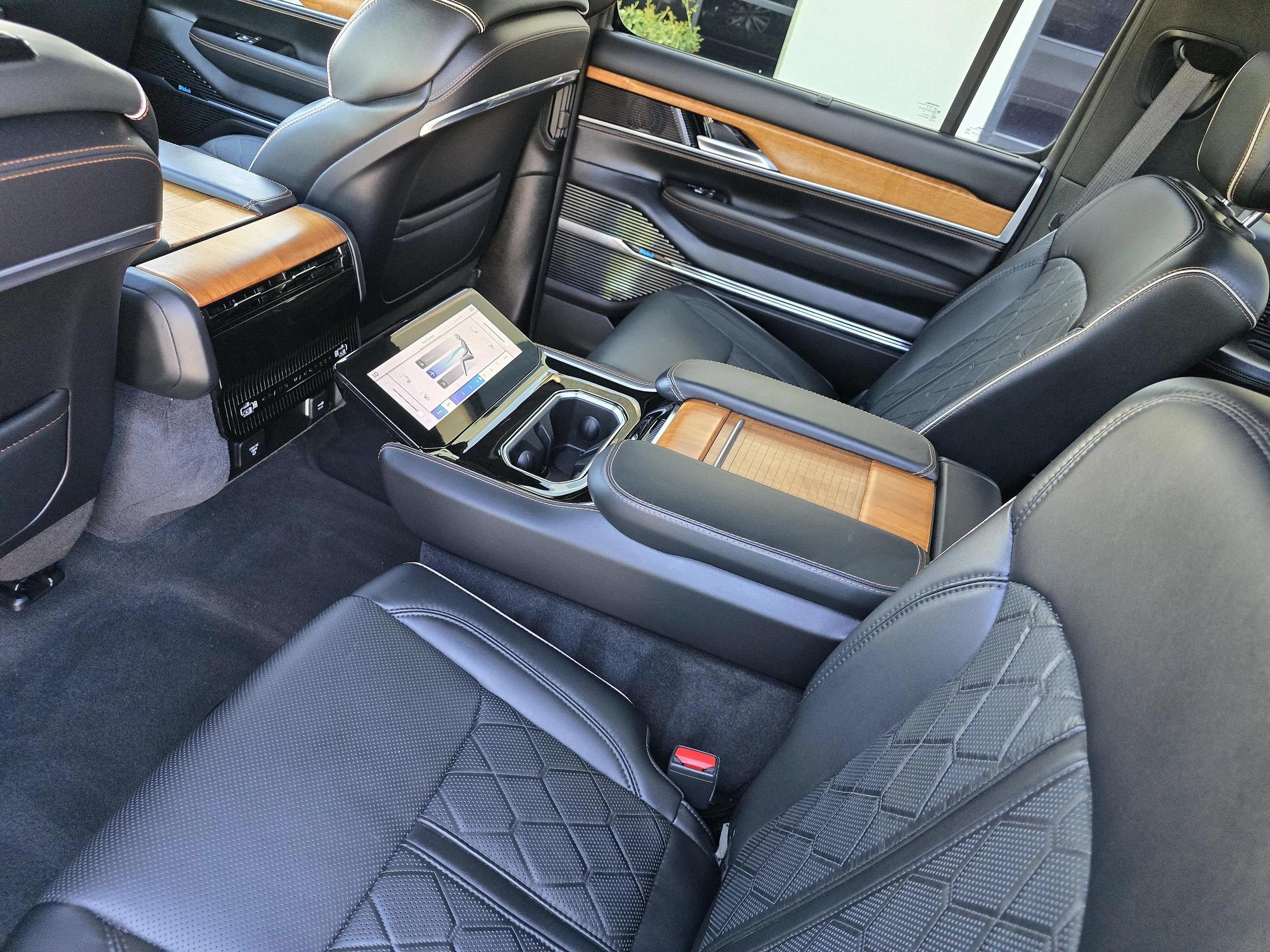 Used 2024 Jeep Grand Wagoneer L Series III AWD/4WD image 72
