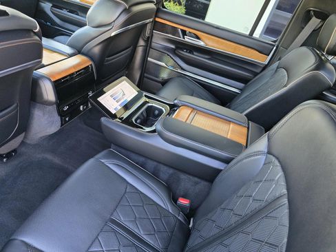 Used 2024 Jeep Grand Wagoneer L Series III image 72