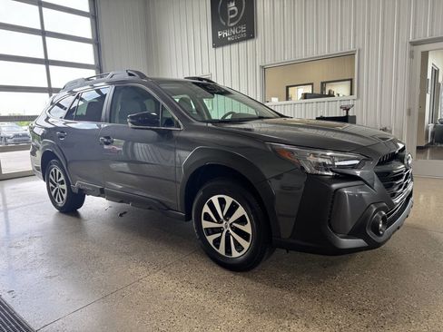 Used 2023 Subaru Outback Premium image 39