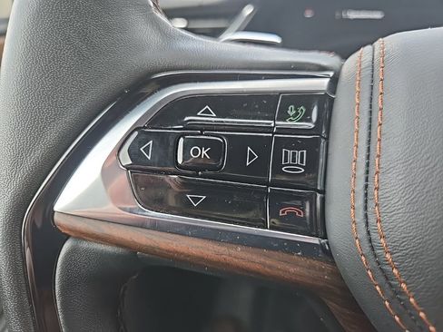 Used 2025 Jeep Grand Cherokee Summit AWD/4WD image 38