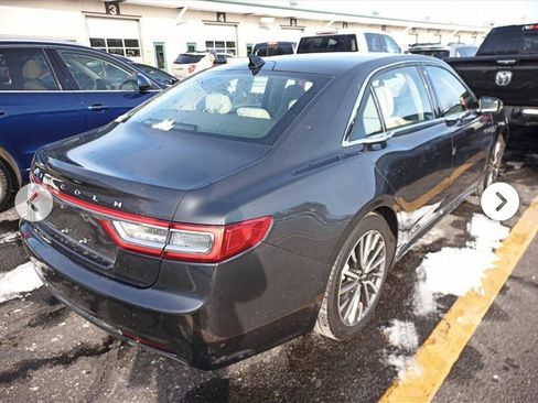 Used 2019 Lincoln Continental Select w/ Continental Climate Package image 4