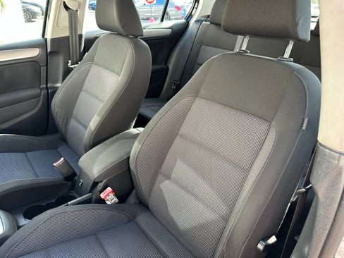 Used 2011 Volkswagen Golf TDI image 25