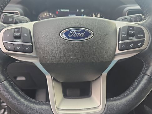 Used 2022 Ford Explorer XLT image 14
