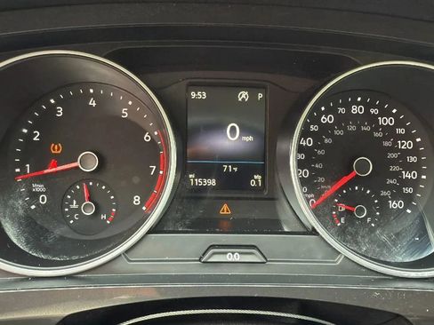 Used 2019 Volkswagen Tiguan SE image 16