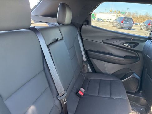 Used 2025 Chevrolet TrailBlazer RS image 32