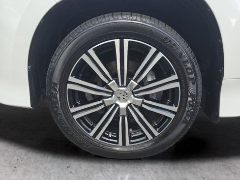 Used 2021 Lexus LX 570 4WD w/ Luxury Package image 30
