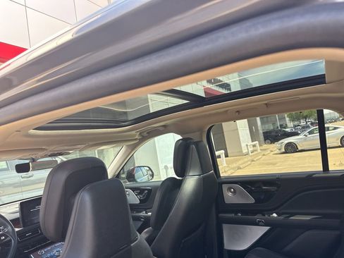 Used 2023 Lincoln Aviator Reserve w/ Equipment Group 201A image 12