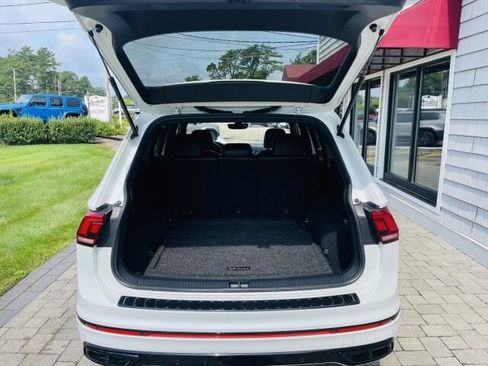 Used 2023 Volkswagen Tiguan SE R-Line AWD/4WD image 18