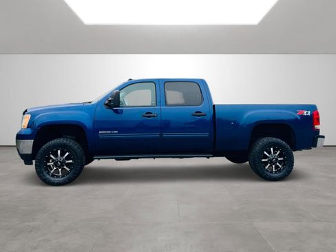 Used 2013 GMC Sierra 2500 SLE w/ Suspension Package, Off-Road AWD/4WD image 2