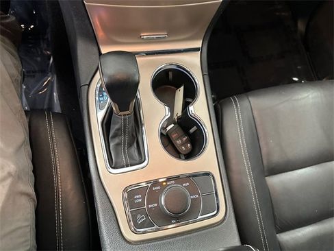 Certified 2017 Jeep Grand Cherokee Limited image 33