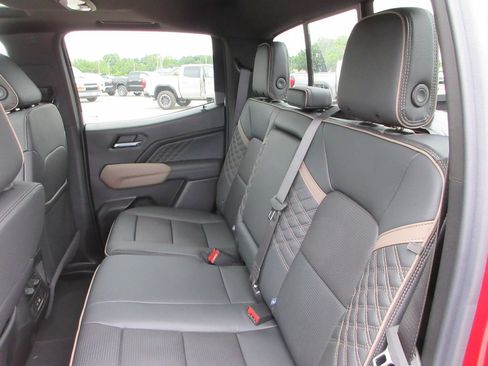 New 2026 GMC Canyon Denali AWD/4WD image 13