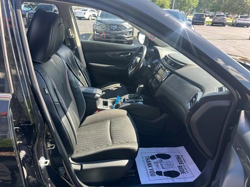 Used 2020 Nissan Rogue SV FWD image 15