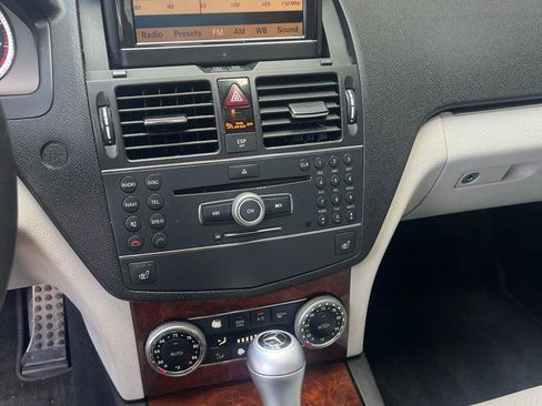 Used 2009 Mercedes-Benz C 300 Sedan image 19