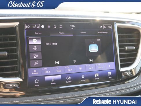 Used 2023 Chrysler Pacifica Touring-L AWD/4WD image 33