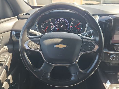 Used 2022 Chevrolet Traverse Premier AWD/4WD image 17